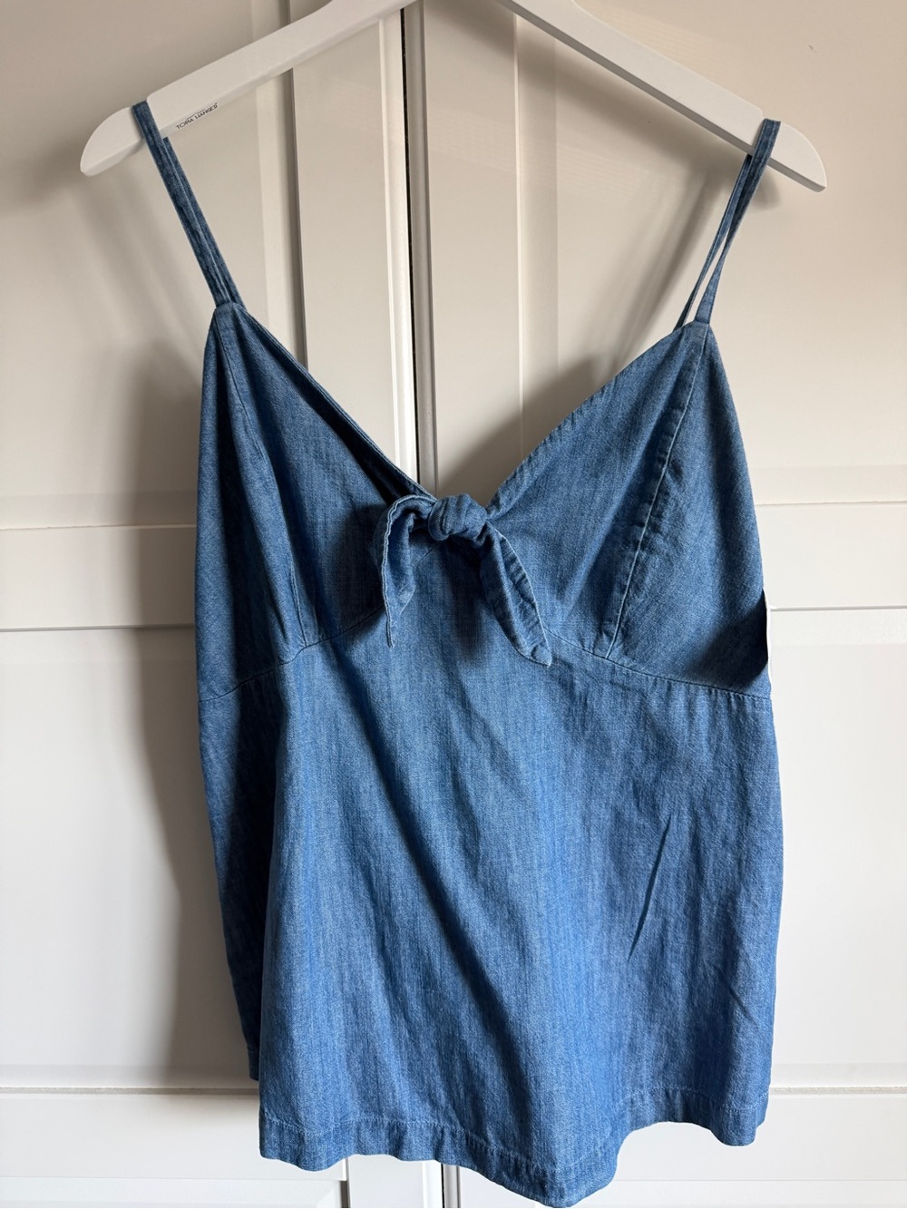 NWT Old Navy Tie Front Chambray Cami Top Tank Large Denim Western Festival Blue